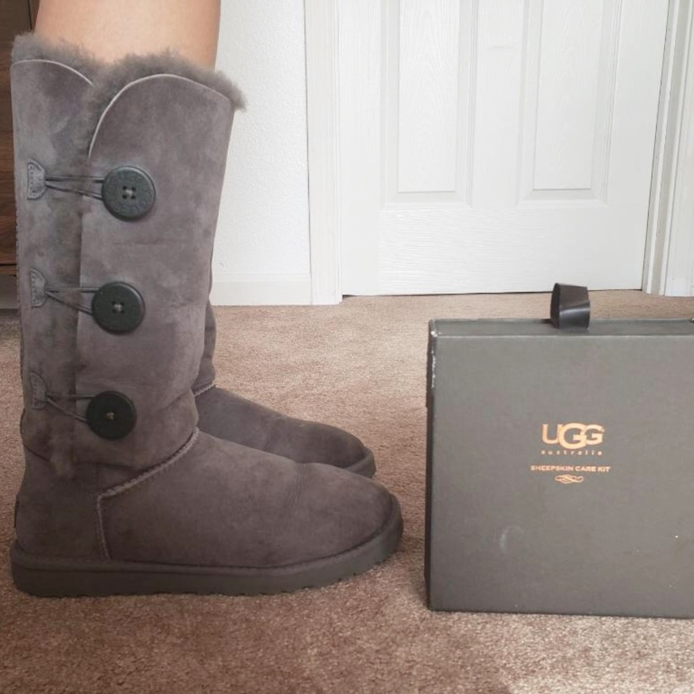 UGG Australia Women's Boots size 8 + Boot cleaner